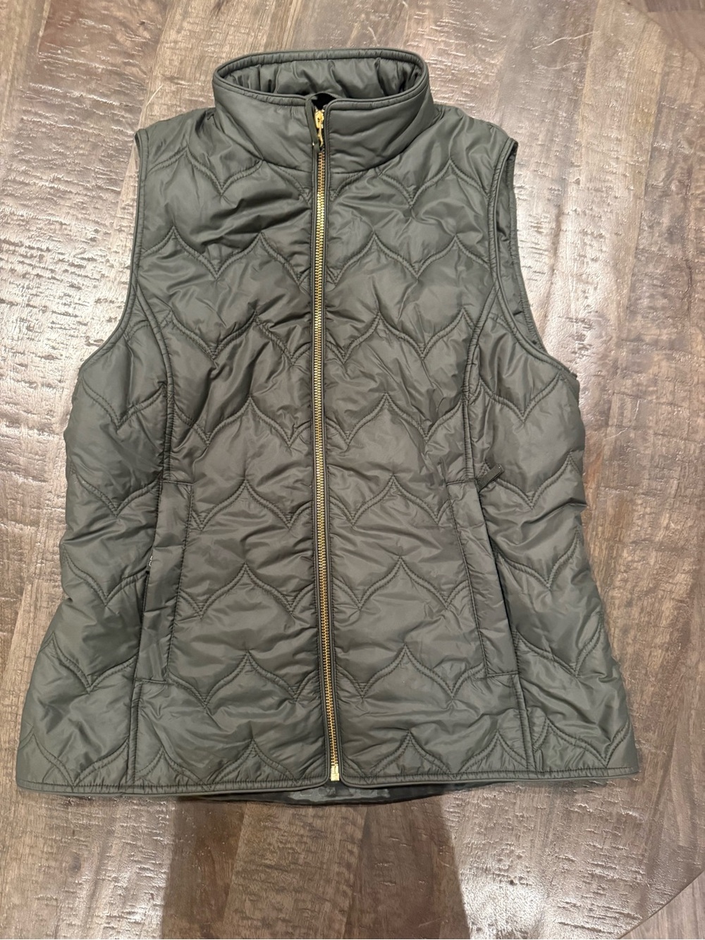 Vineyard Vines Quilted Zip-Up Vest in Olive with Gold Hardware